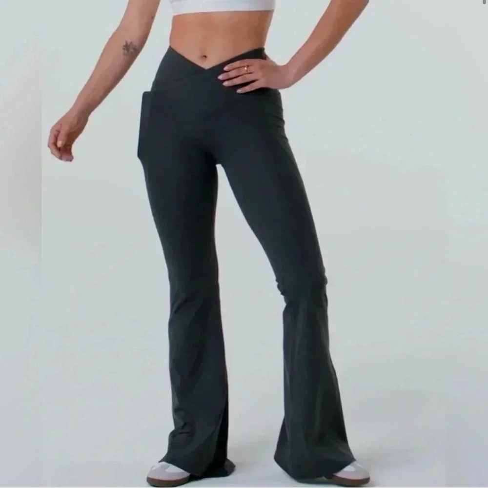 Fabletics PureLux High waisted crossover Flare leggings size medium